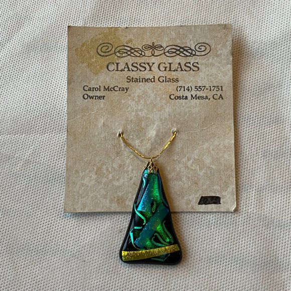 Classy Glass Green & Gold Pendant Necklace - Picture 4 of 8